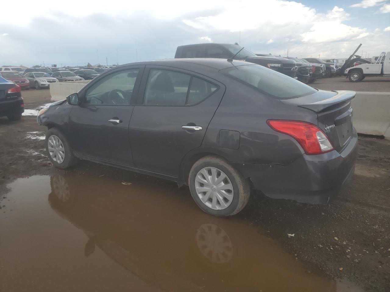 2015 Nissan Versa S - Фото 2
