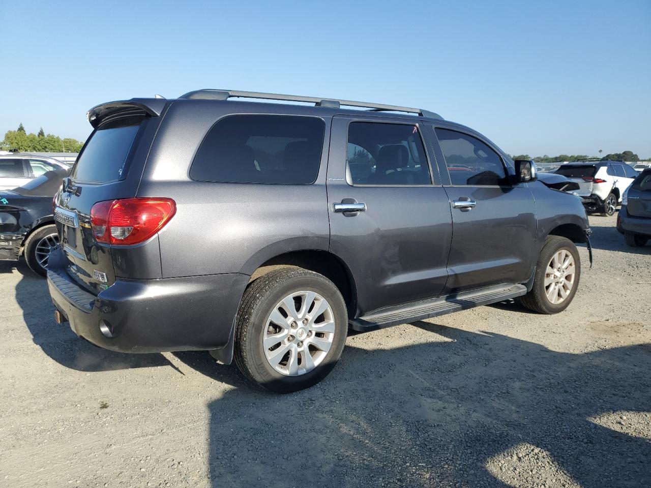 2016 Toyota Sequoia Platinum - Image 3