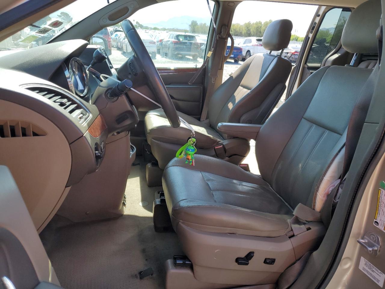 2014 Chrysler Town & Country Touring - Фото 7