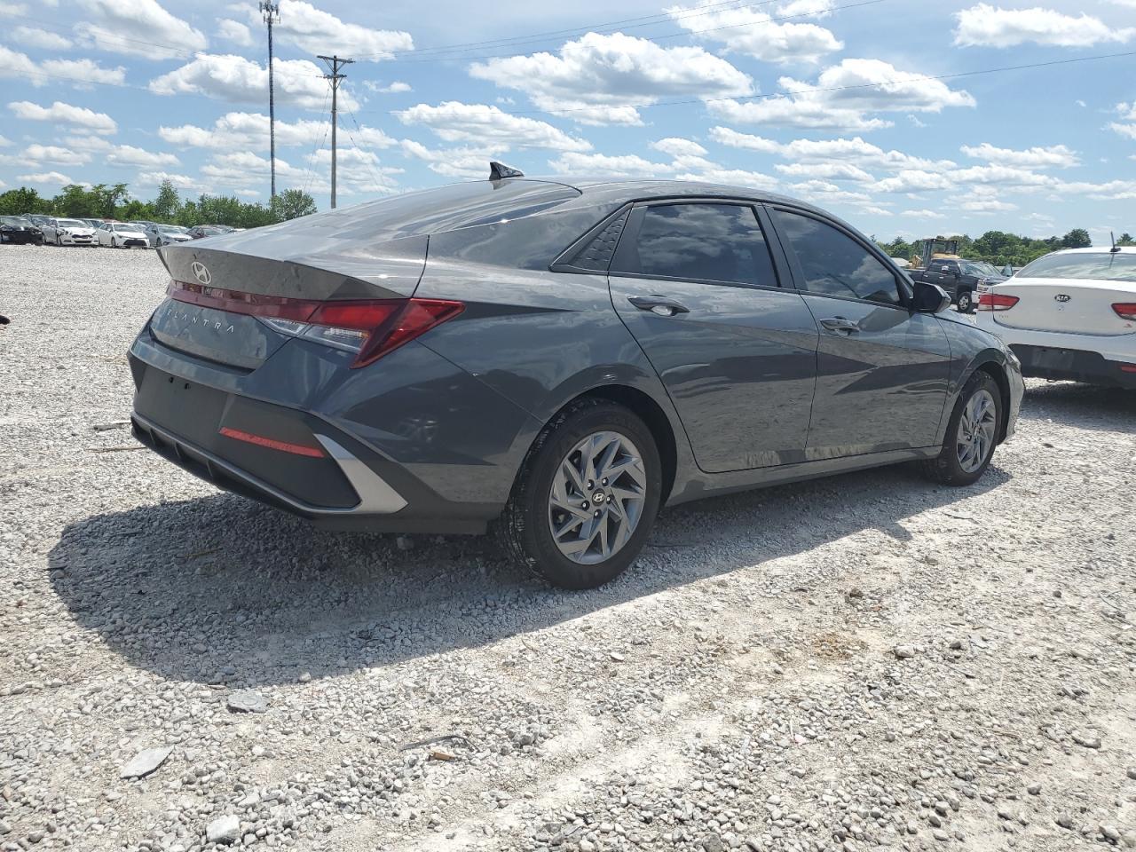 2024 Hyundai Elantra Sel - Image 3