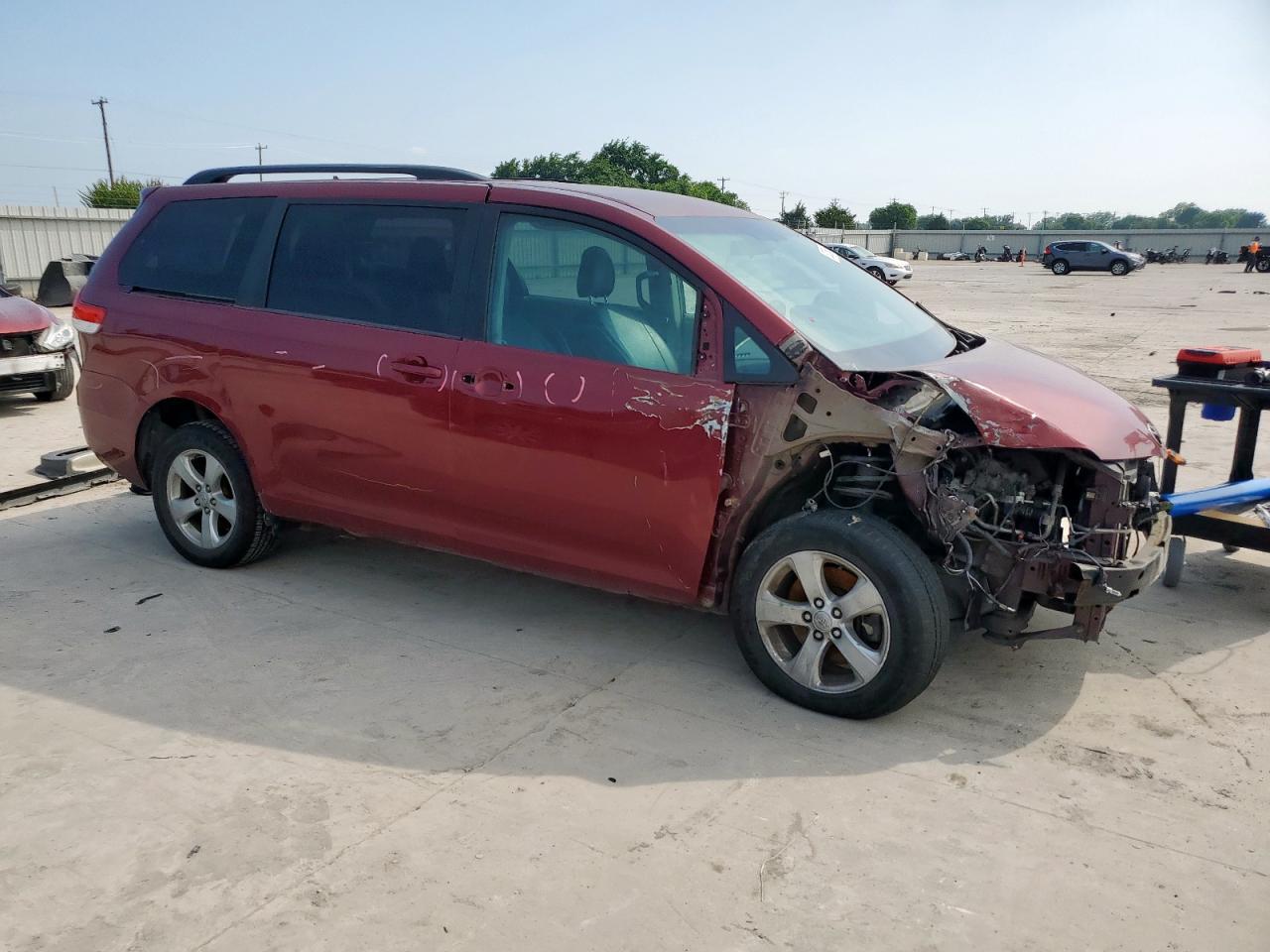 2014 Toyota Sienna Le - Фото 4