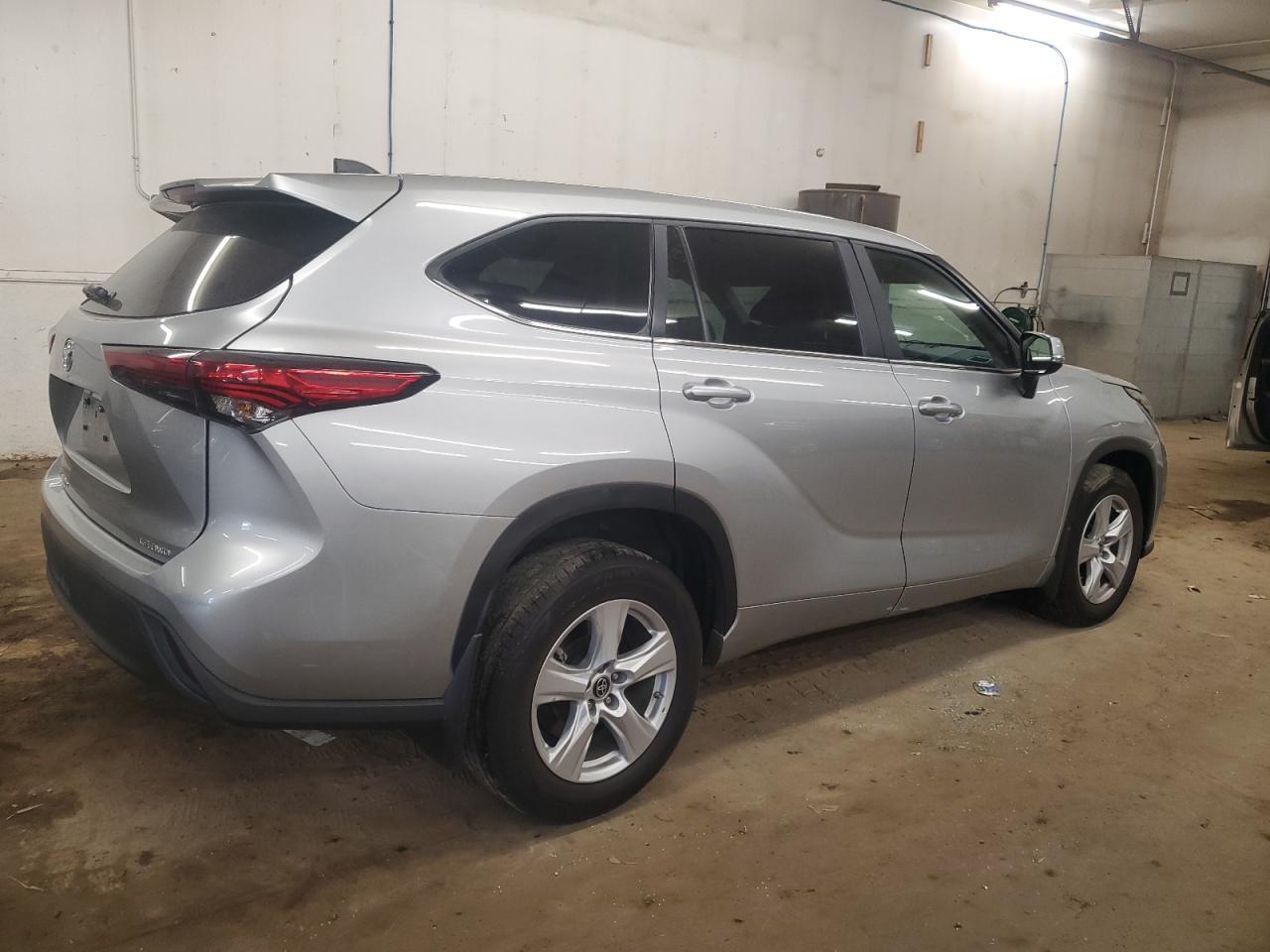2023 Toyota Highlander L - Image 3