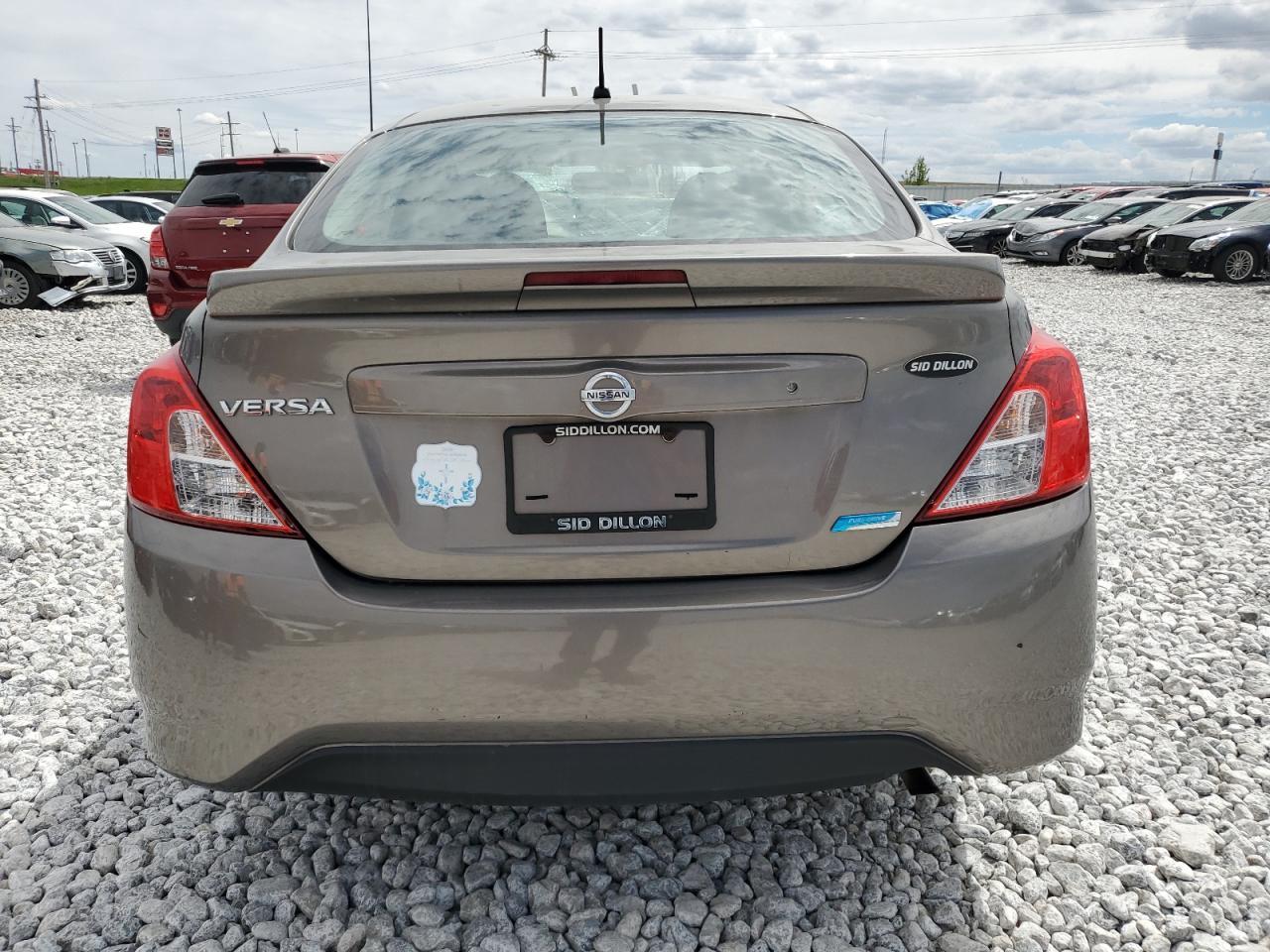2015 Nissan Versa S - Фото 6