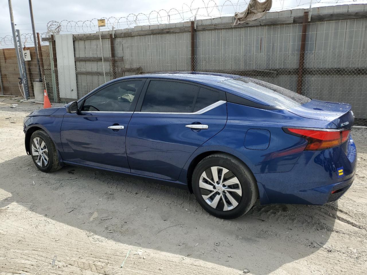 2022 Nissan Altima S - Image 2