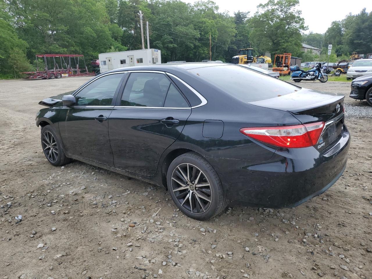 2017 Toyota Camry Le - Фото 2