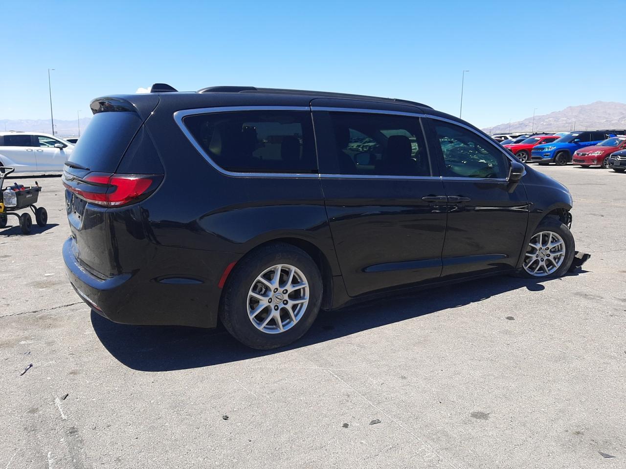 2022 Chrysler Pacifica Touring L - Image 3