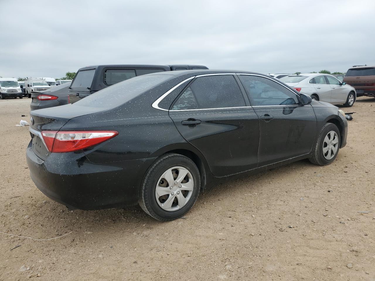 2016 Toyota Camry Le - Фото 3