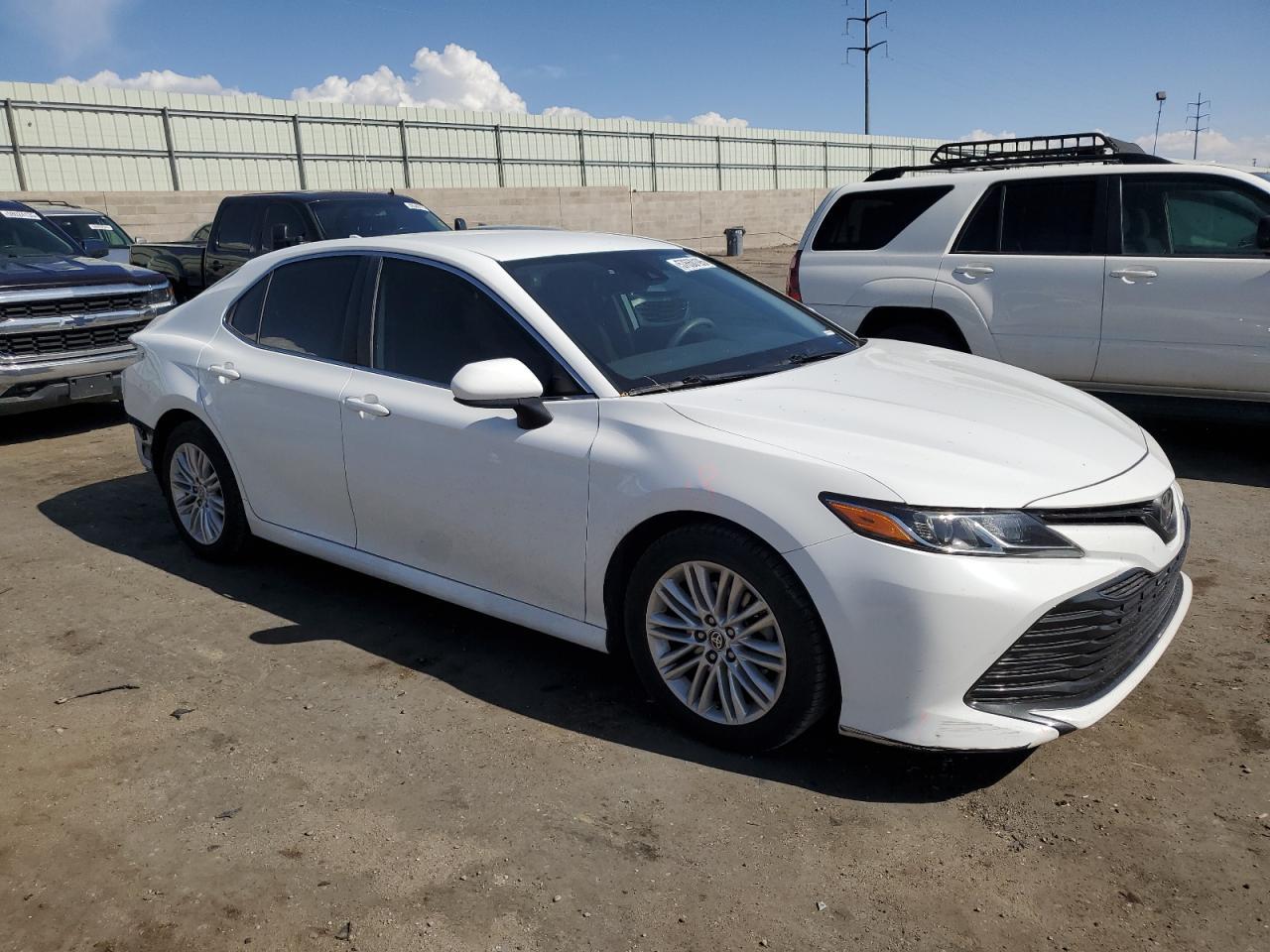 2020 Toyota Camry Le - Фото 4