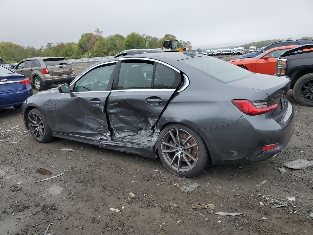 2019 BMW 330Xi - Фото 2