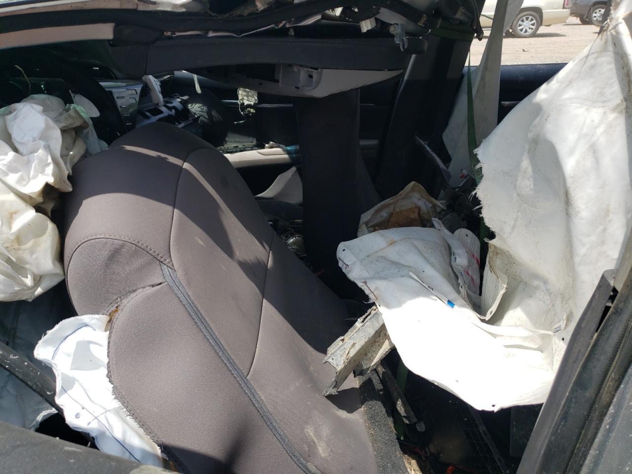 2020 Toyota Camry Le - Фото 7