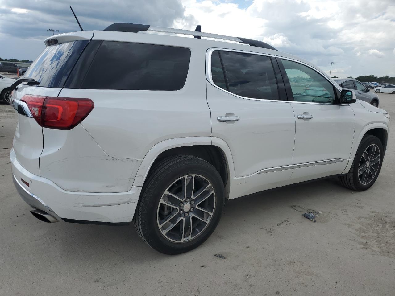 2019 GMC Acadia Denali - Фото 3
