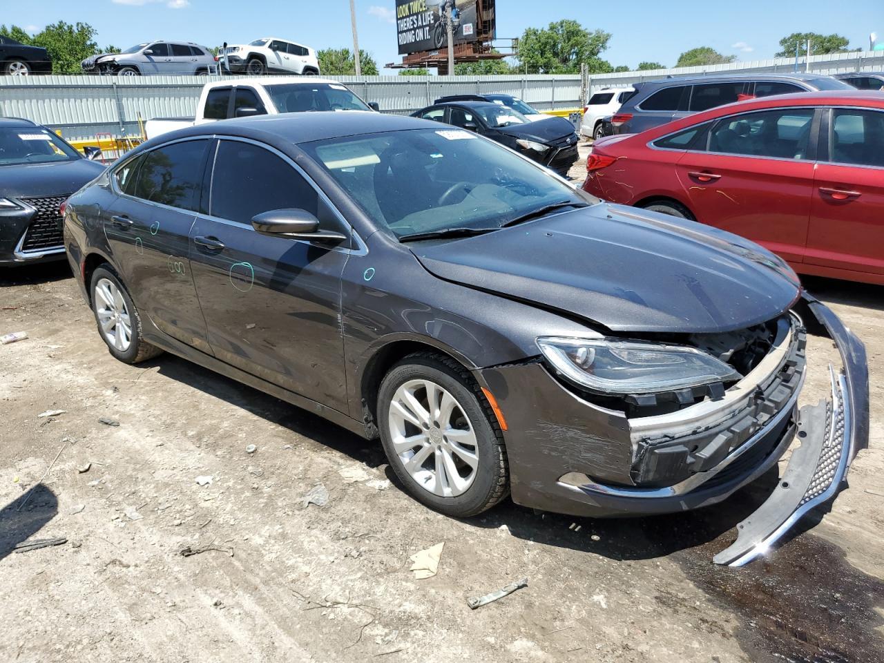2016 Chrysler 200 Limited - Image 4