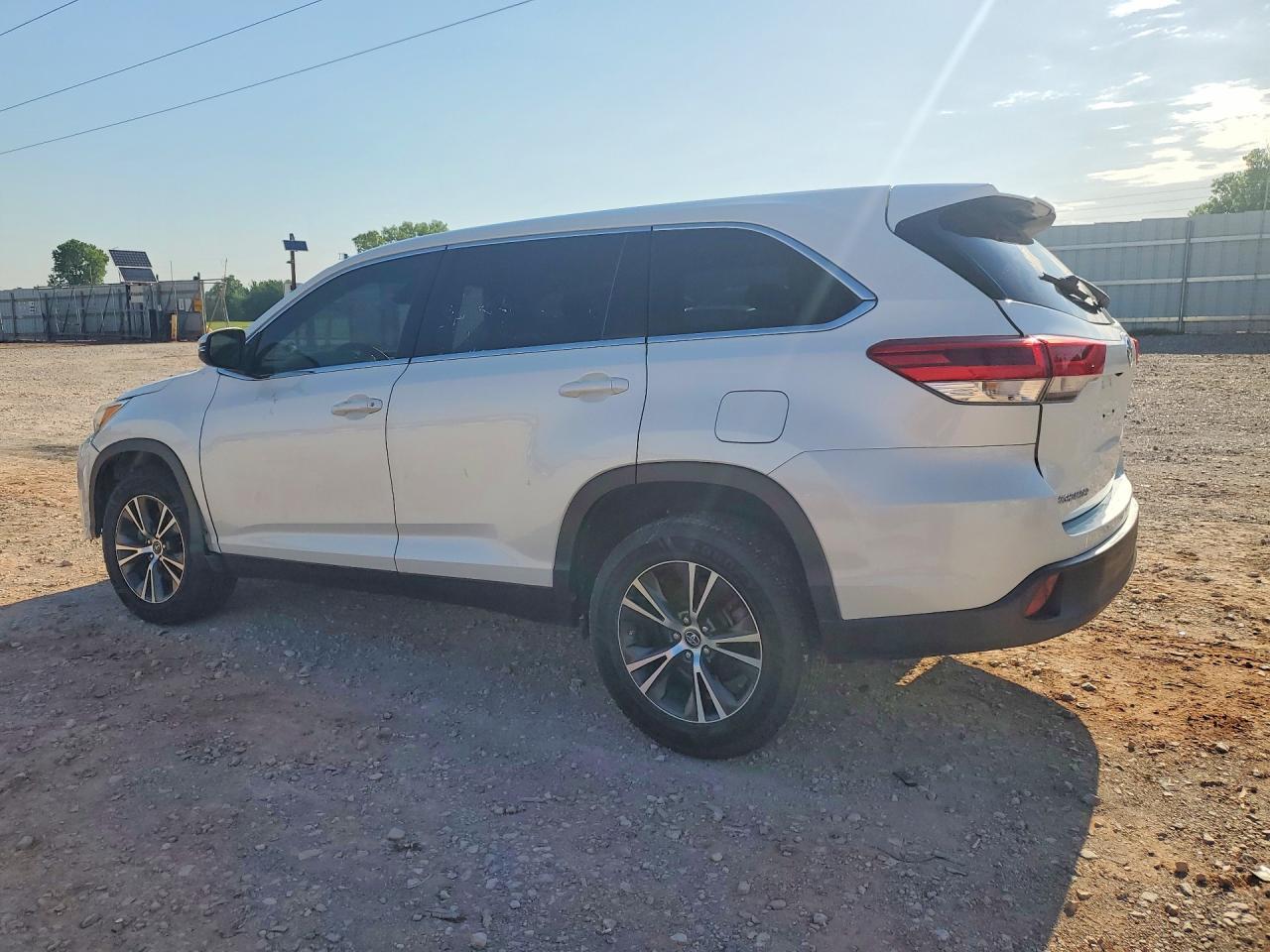 2019 Toyota Highlander Le - Фото 2