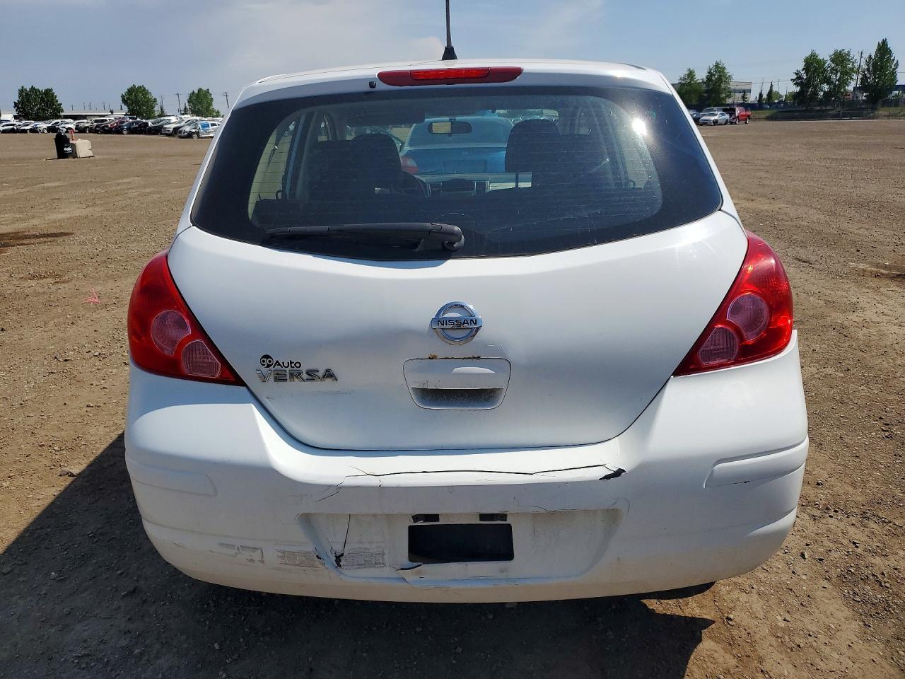 2011 Nissan Versa 1.8 S - Image 6