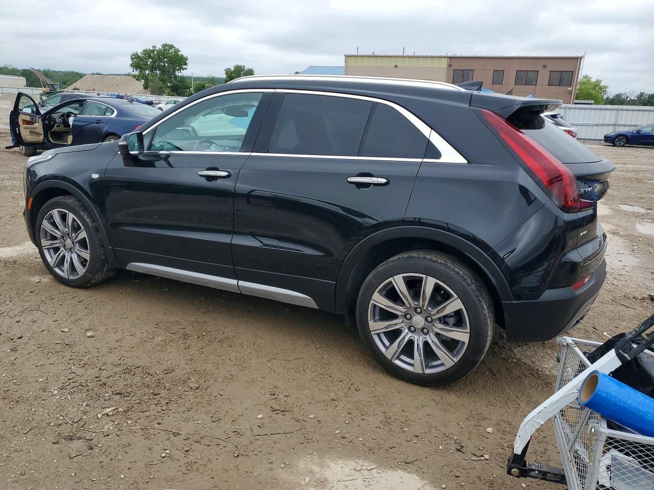 2023 Cadillac Xt4 Premium Luxury - Image 2