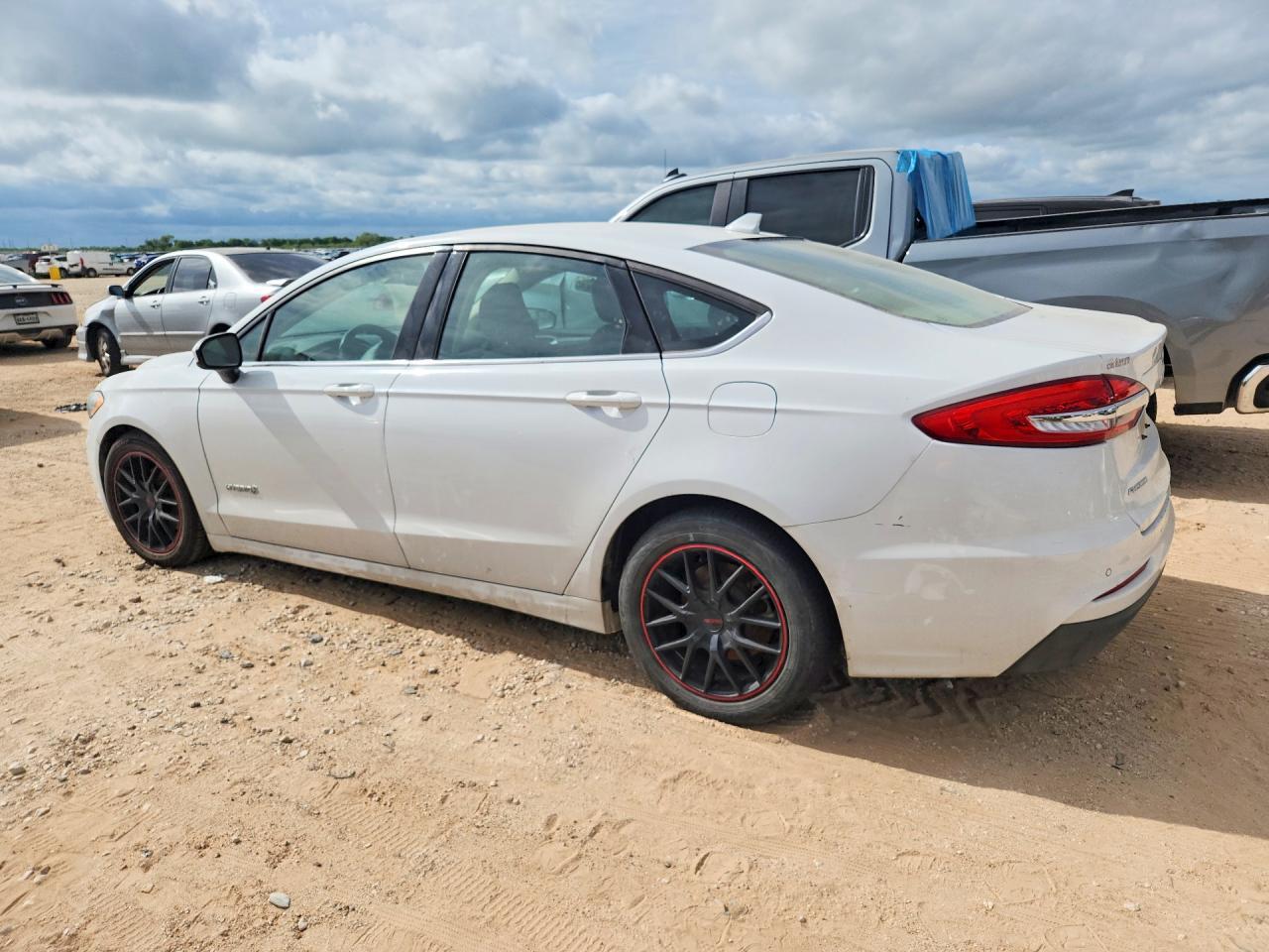 2019 Ford Fusion Se - Image 2