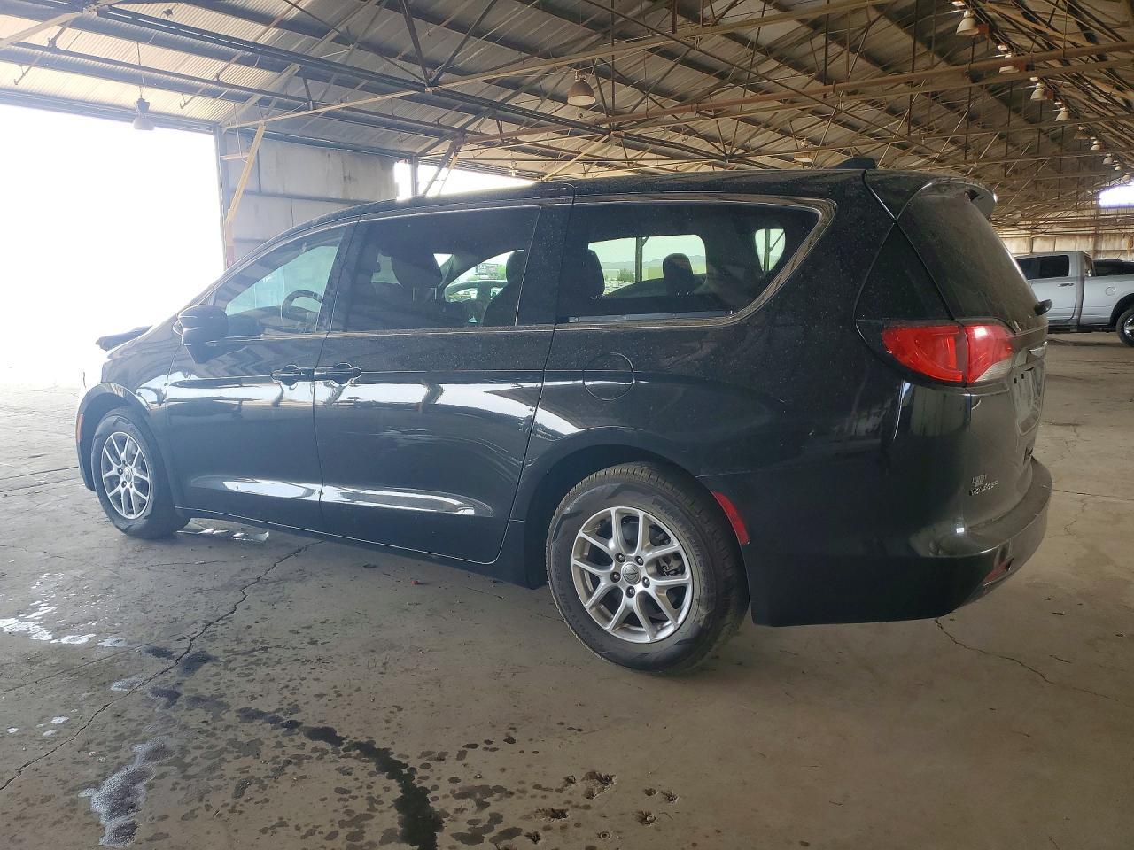 2022 Chrysler Voyager - Фото 2