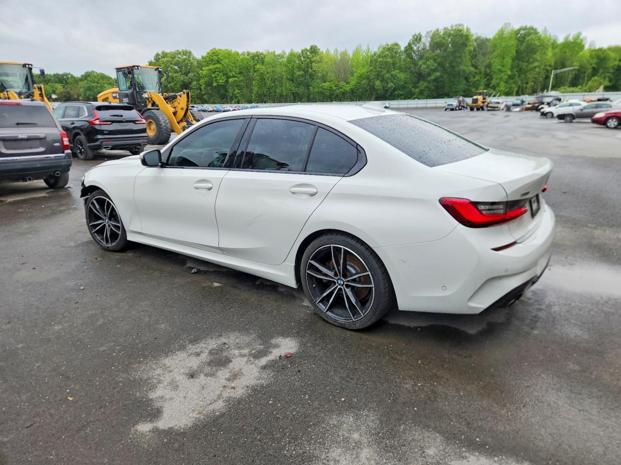 2021 BMW 330Xi - Фото 2