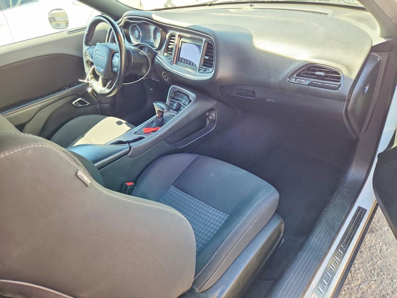 2019 Dodge Challenger R - Image 7