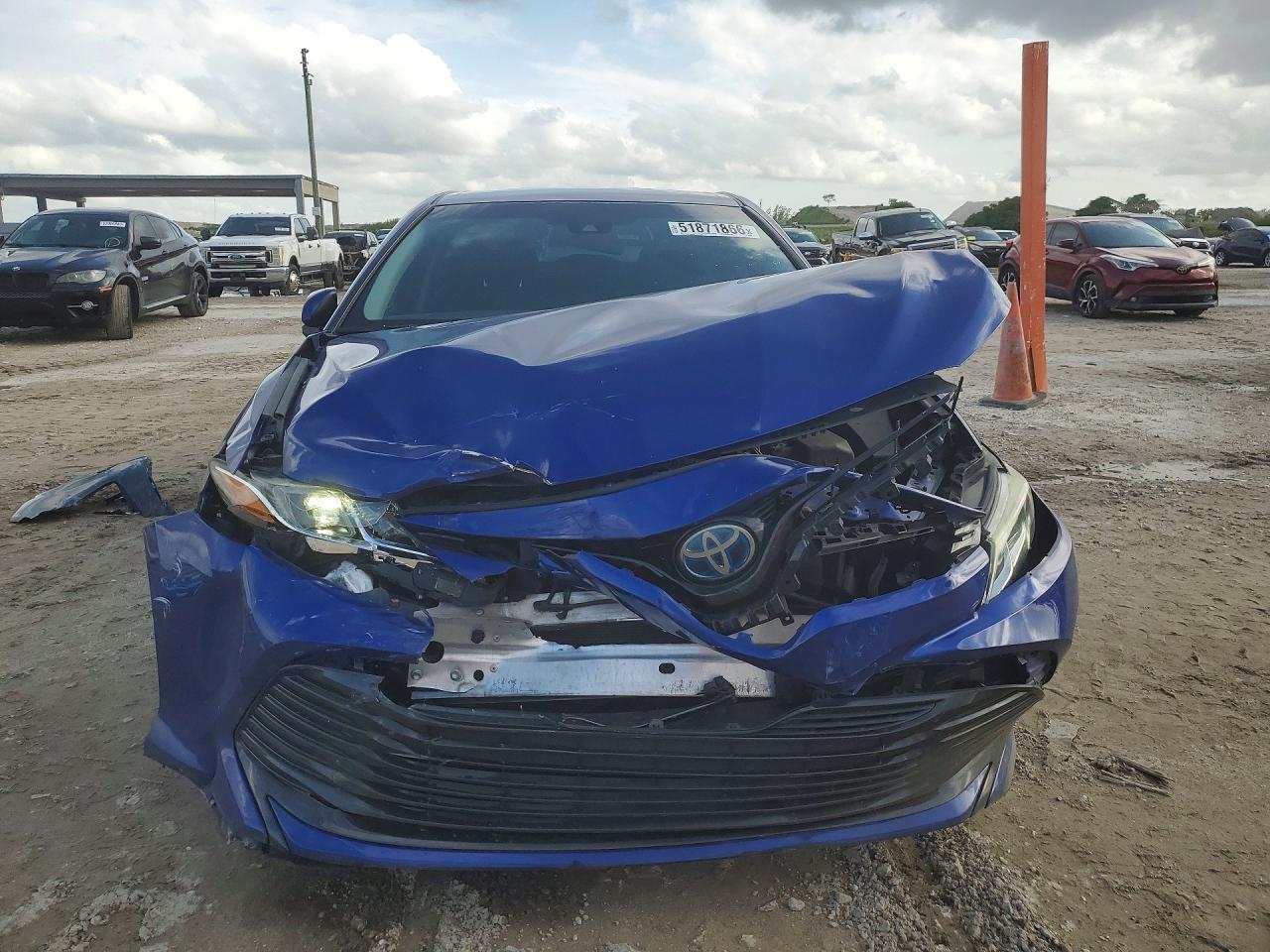 2018 Toyota Camry Le - Image 5
