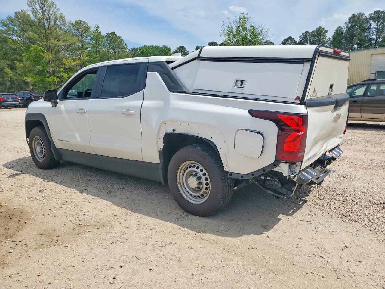 2025 Chevrolet Silverado - Фото 2