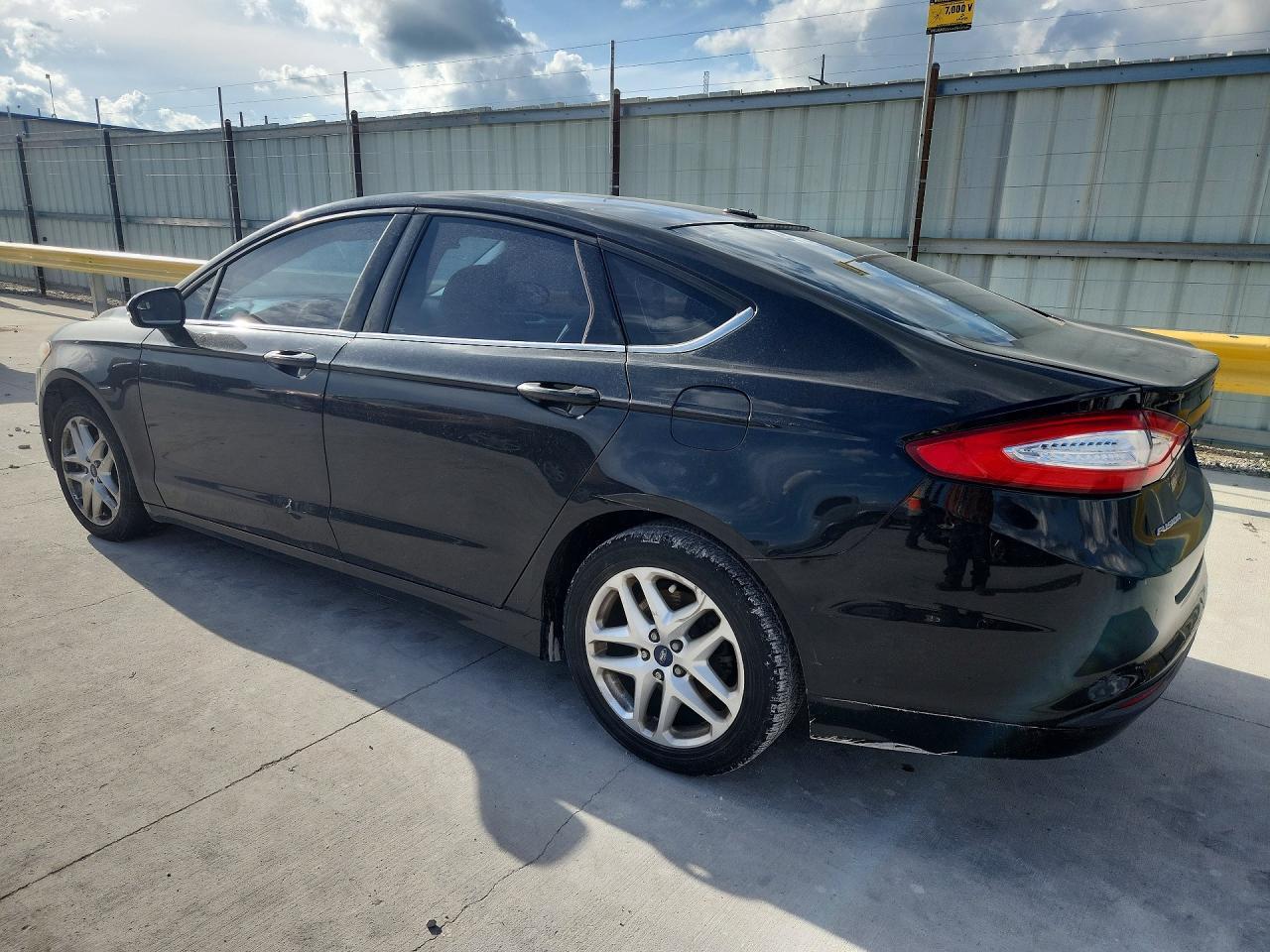 2014 Ford Fusion Se - Image 2