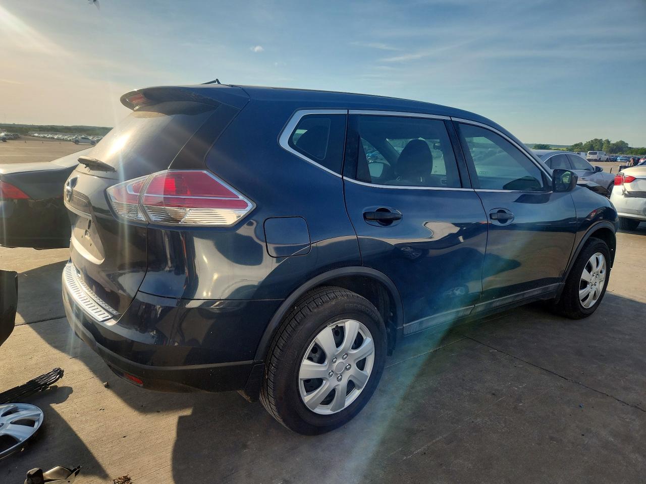 2016 Nissan Rogue S - Image 3