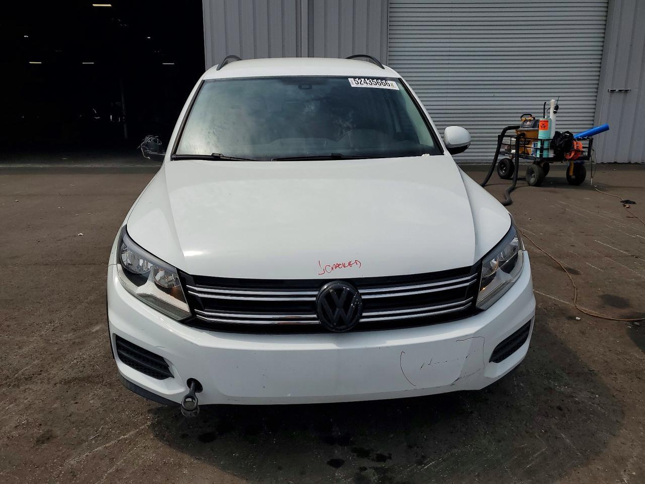 2016 Volkswagen Tiguan S - Image 5