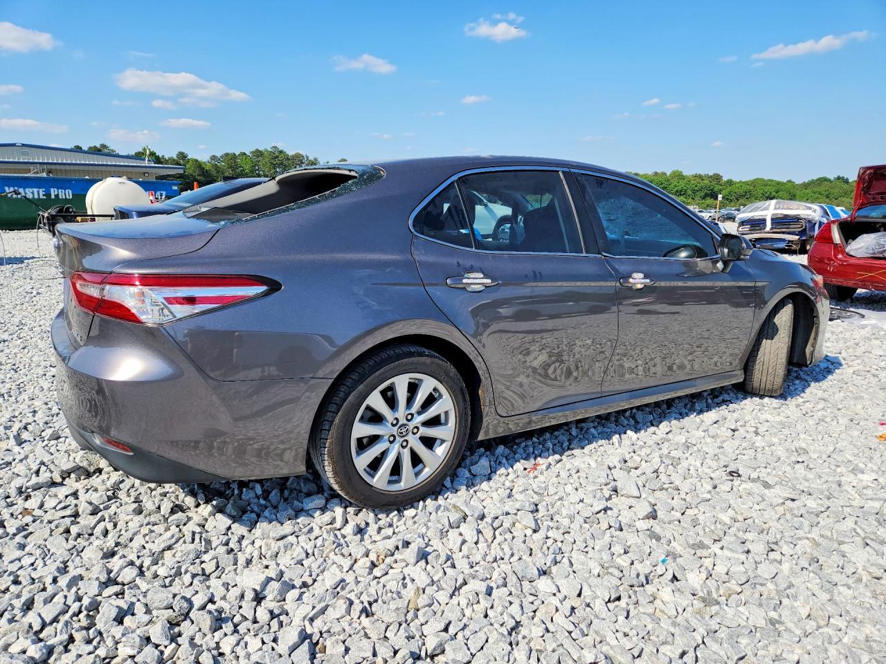 2018 Toyota Camry Le - Фото 3