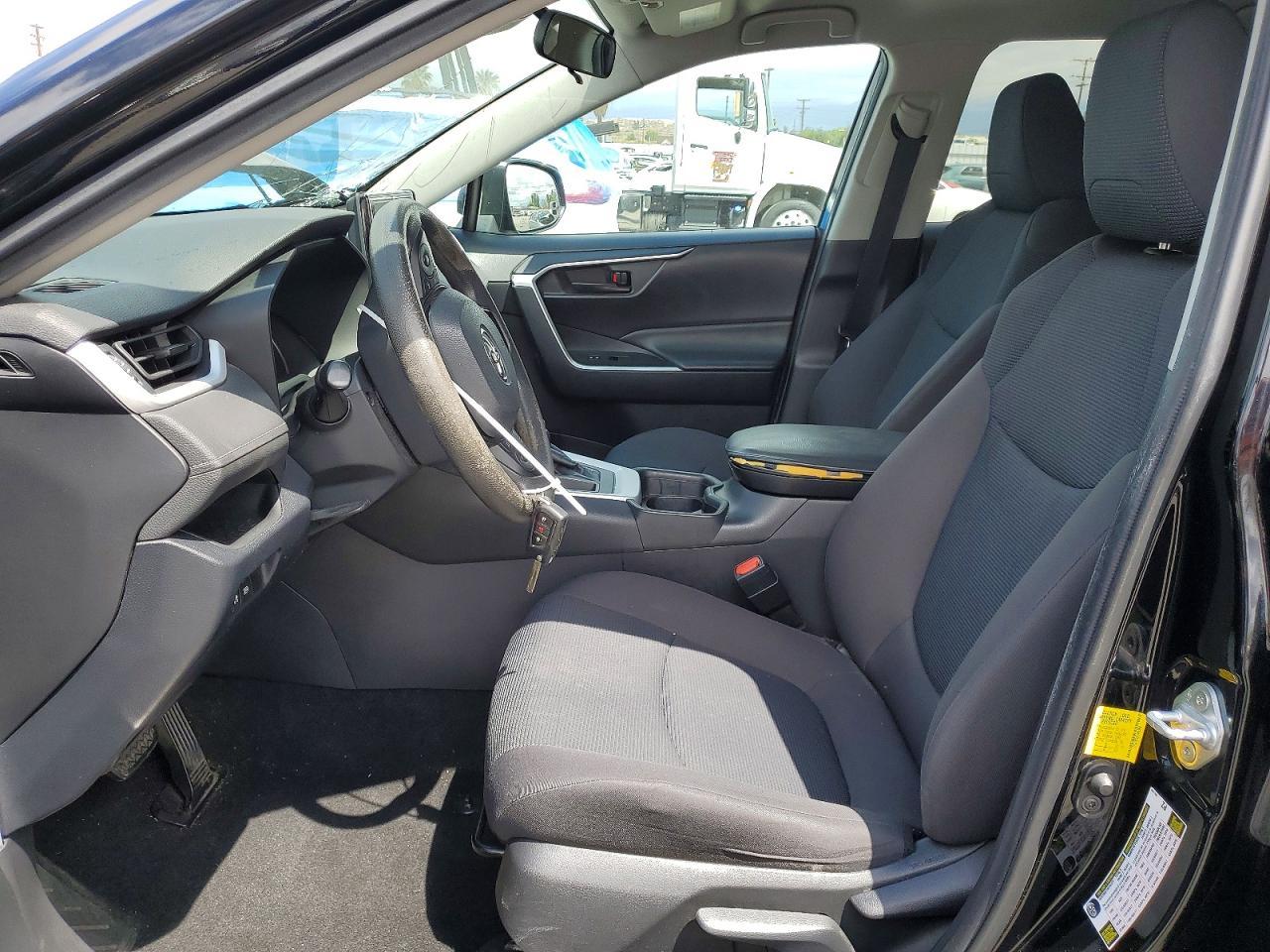 2020 Toyota Rav4 Le - Image 7