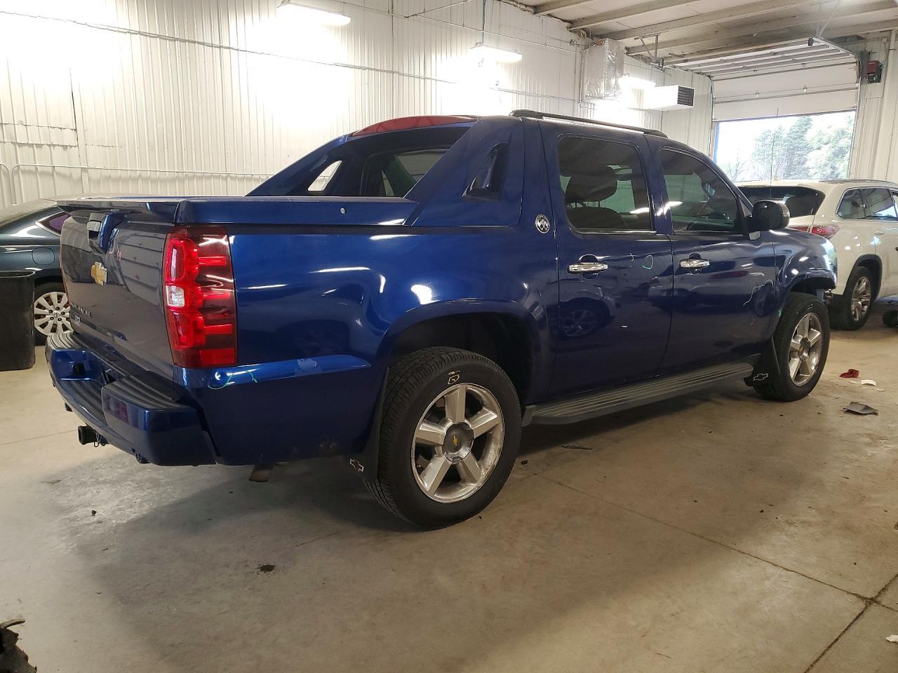 2013 Chevrolet Avalanche Lt - Фото 3