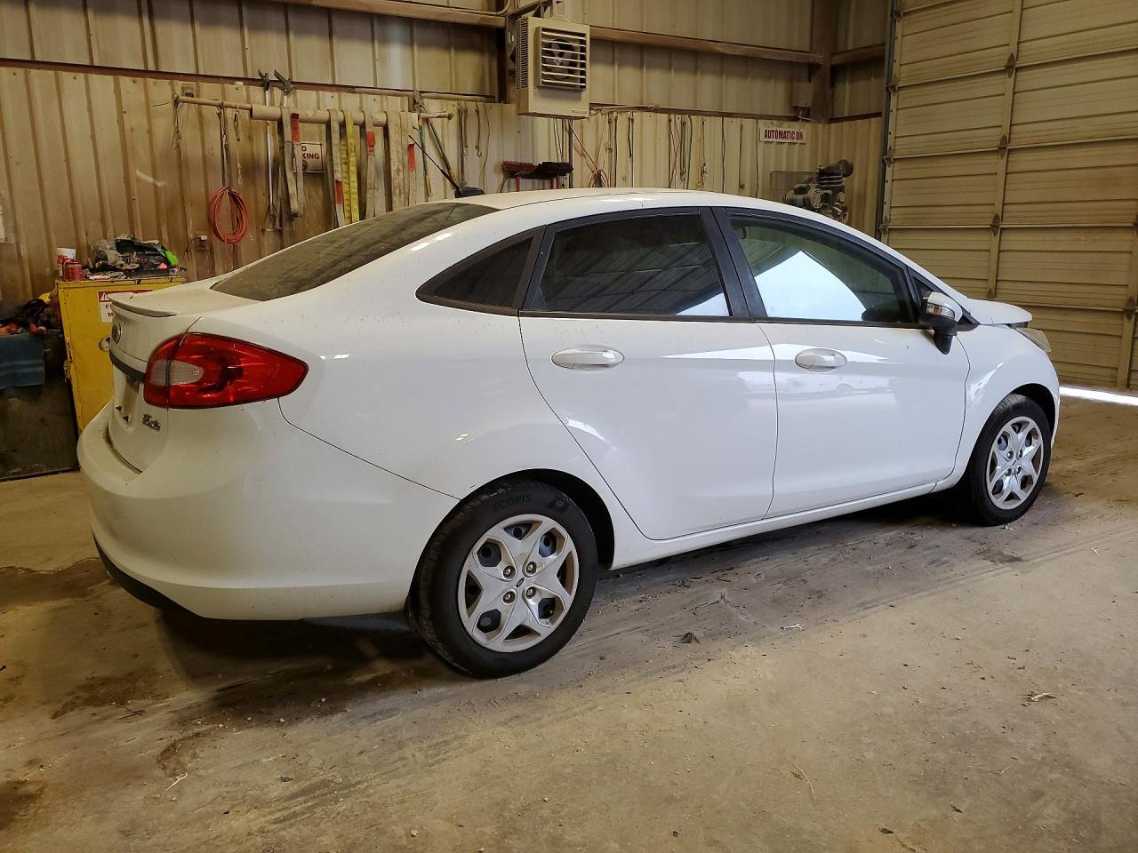 2013 Ford Fiesta Se - Фото 3