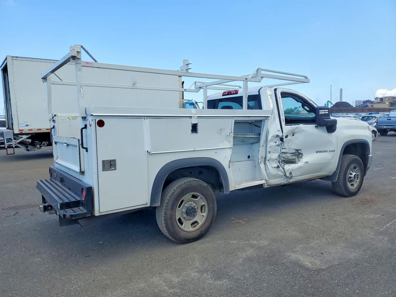 2022 Chevrolet Silverado C2500 Heavy Duty - Фото 3