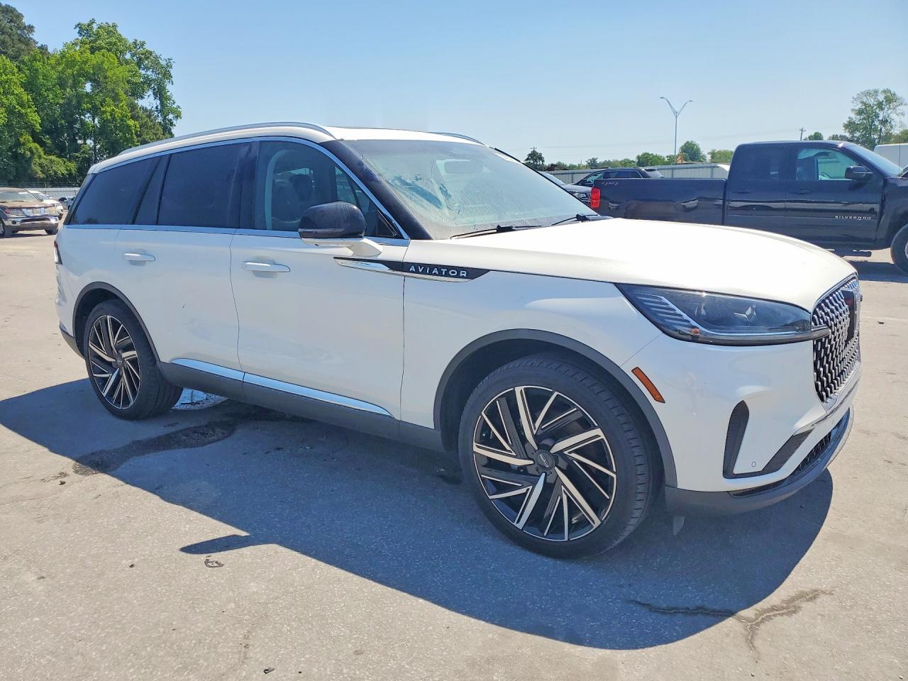 2025 Lincoln Aviator Reserve - Image 4