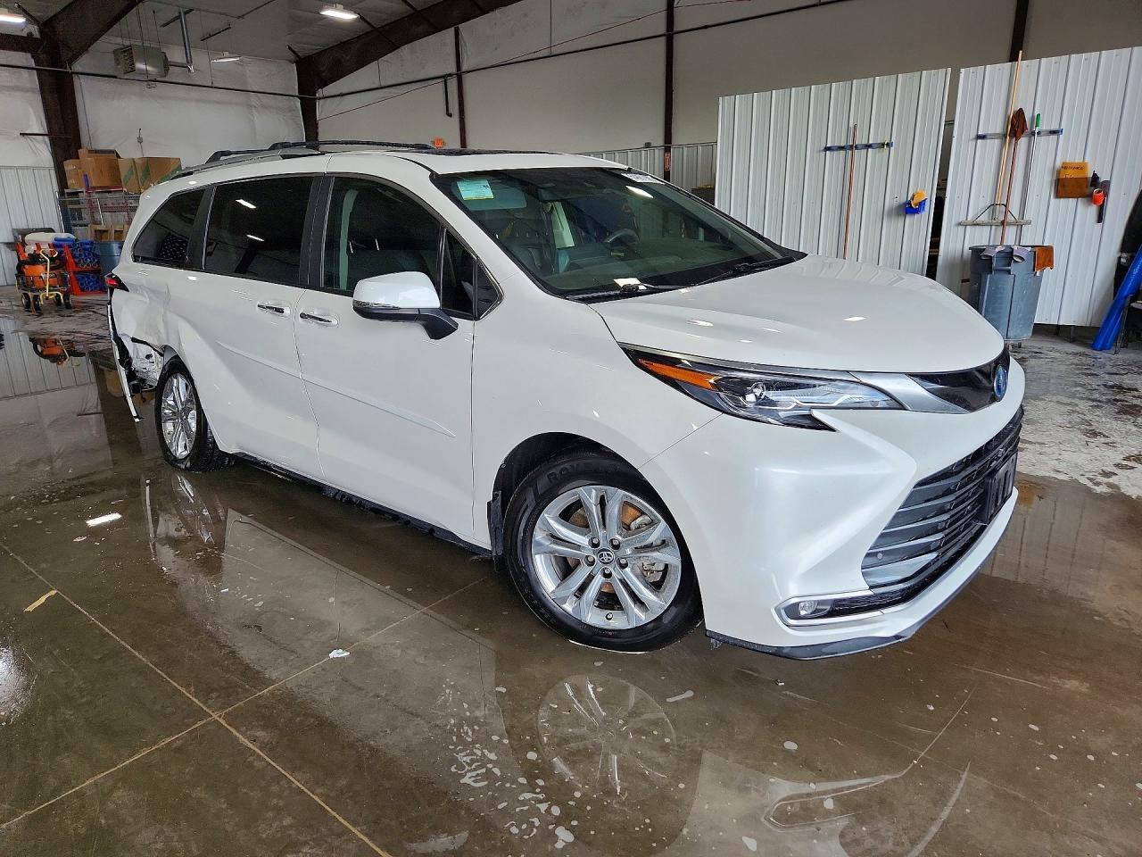 2024 Toyota Sienna Platinum 7-Passenger - Фото 4