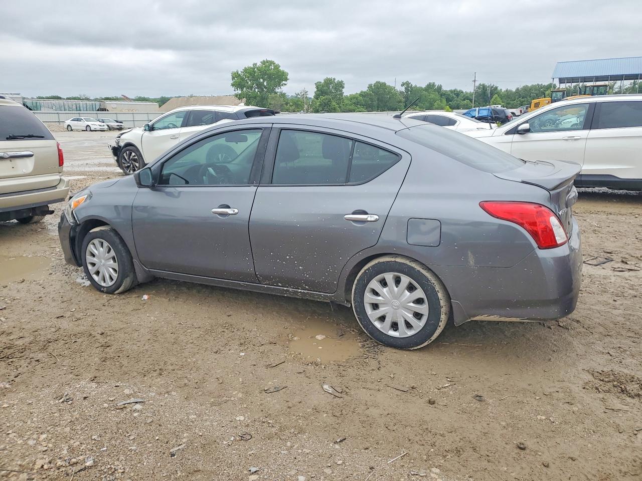 2018 Nissan Versa - Image 2