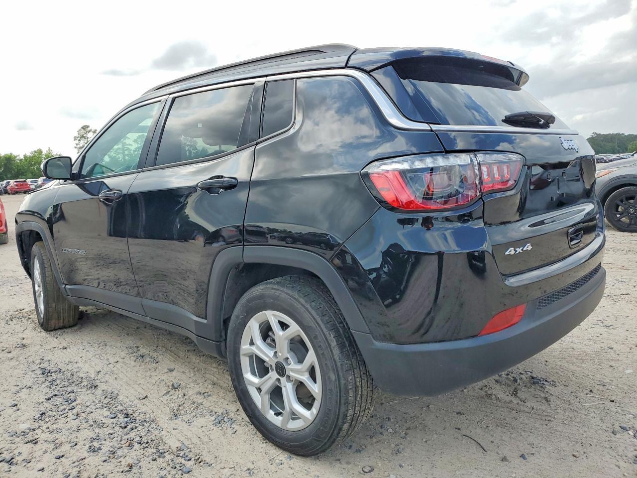2025 Jeep Compass Latitude - Фото 2
