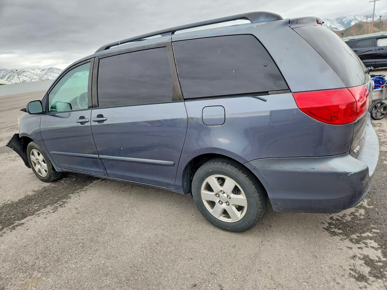 2006 Toyota Sienna Le 8 Passenger - Image 2