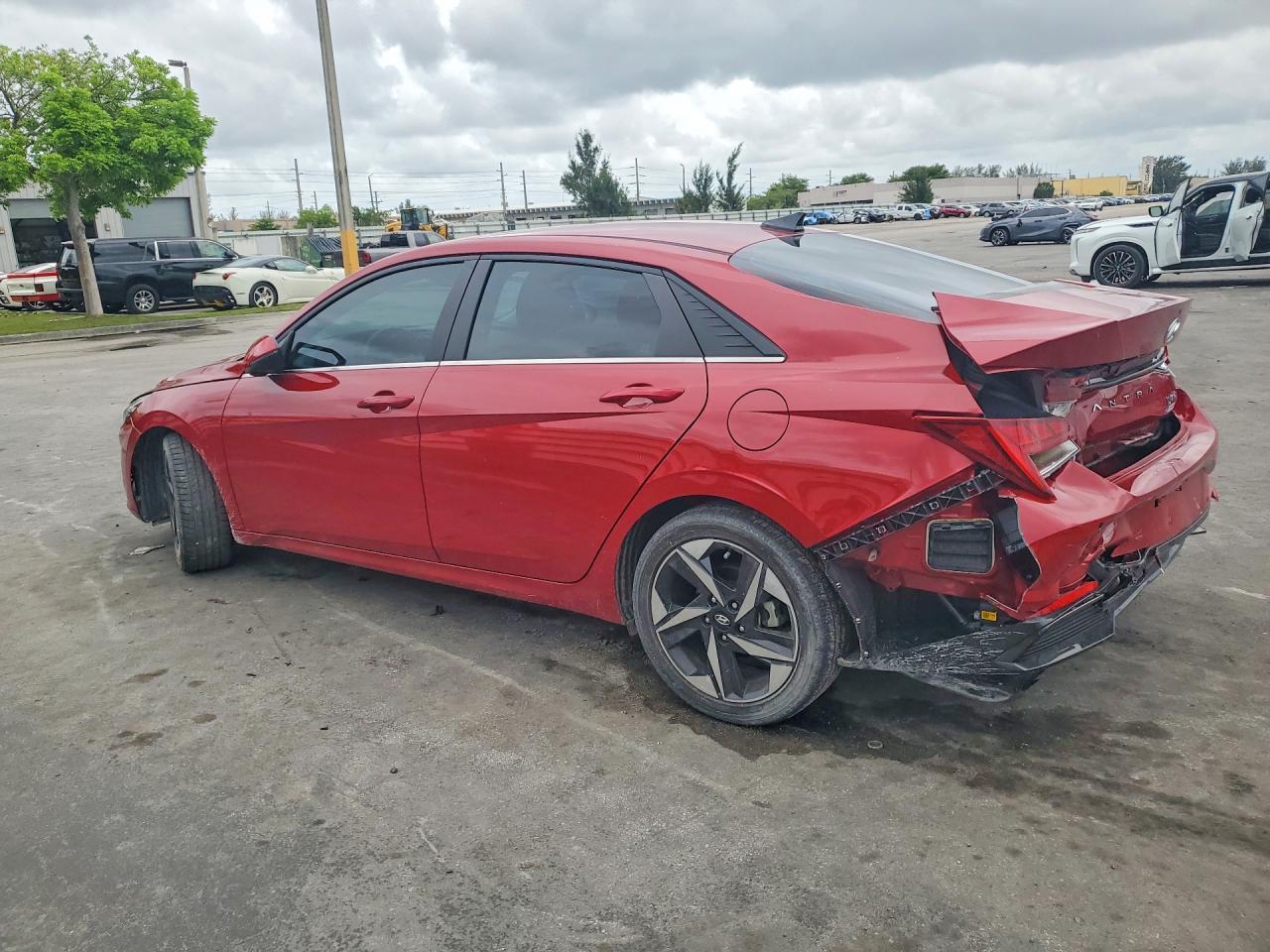 2023 Hyundai Elantra Limited - Image 2