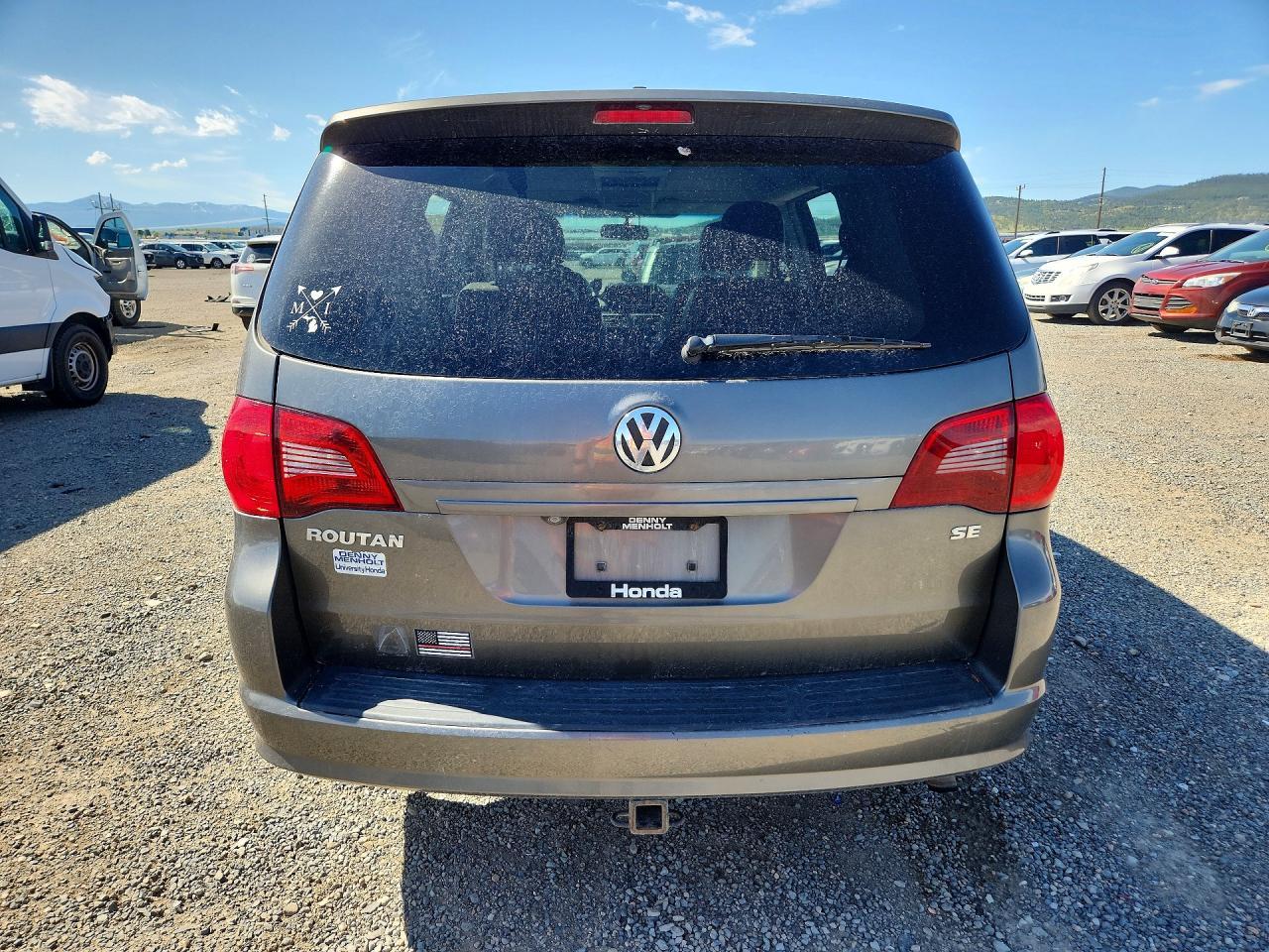 2010 Volkswagen Routan Se - Image 6