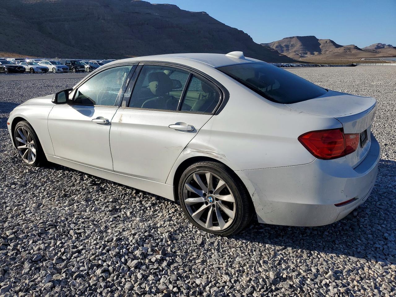 2013 BMW 328 I - Фото 2