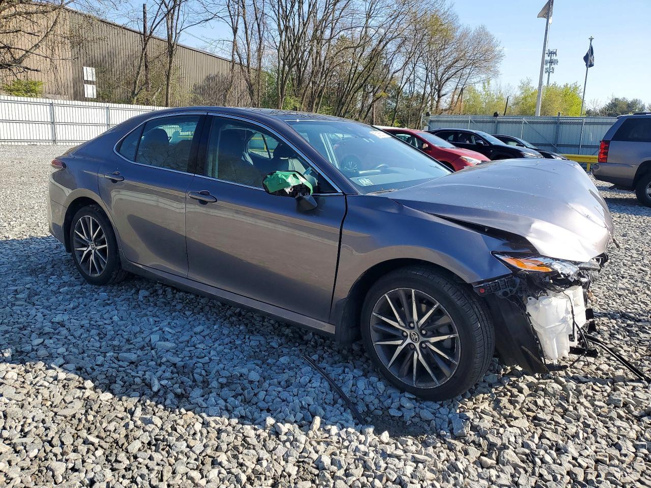 2022 Toyota Camry Xle - Фото 4