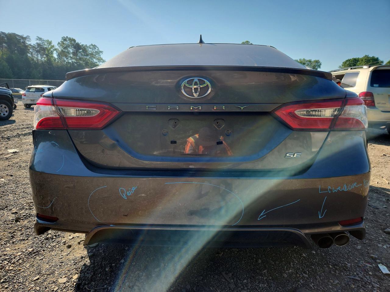 2020 Toyota Camry Se - Фото 6