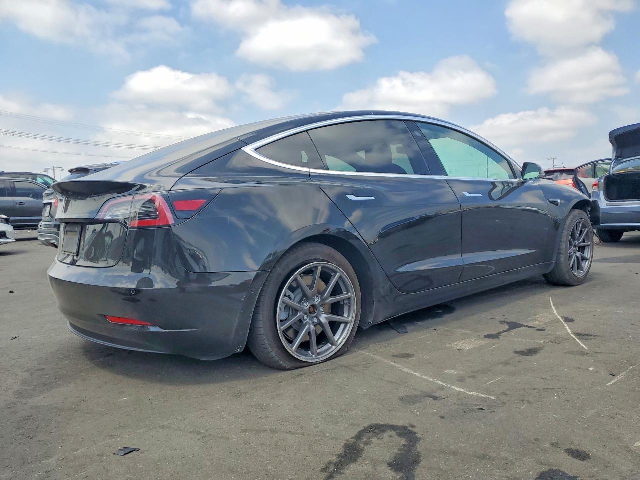 2019 Tesla Model 3 - Фото 3