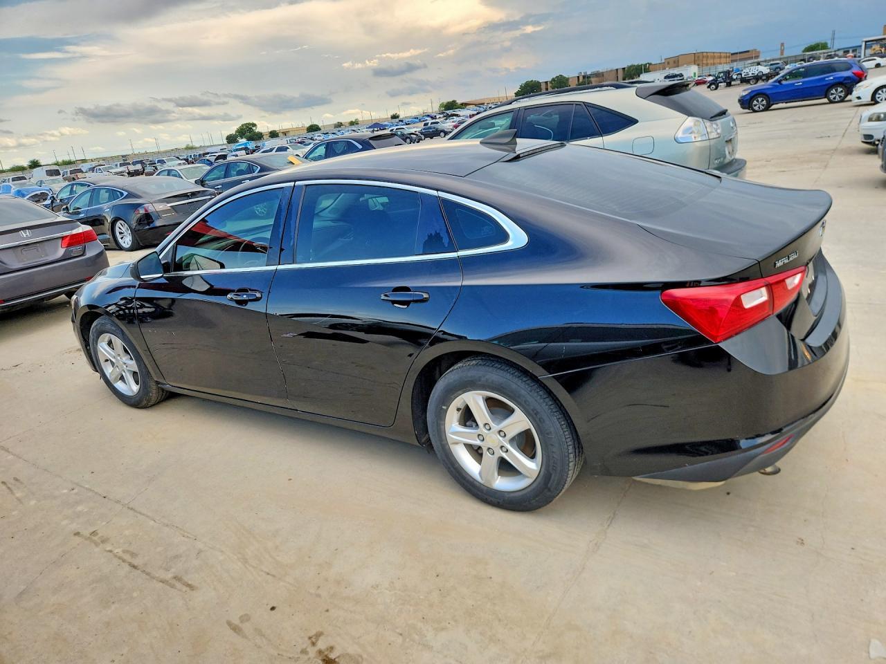 2019 Chevrolet Malibu Ls - Фото 2