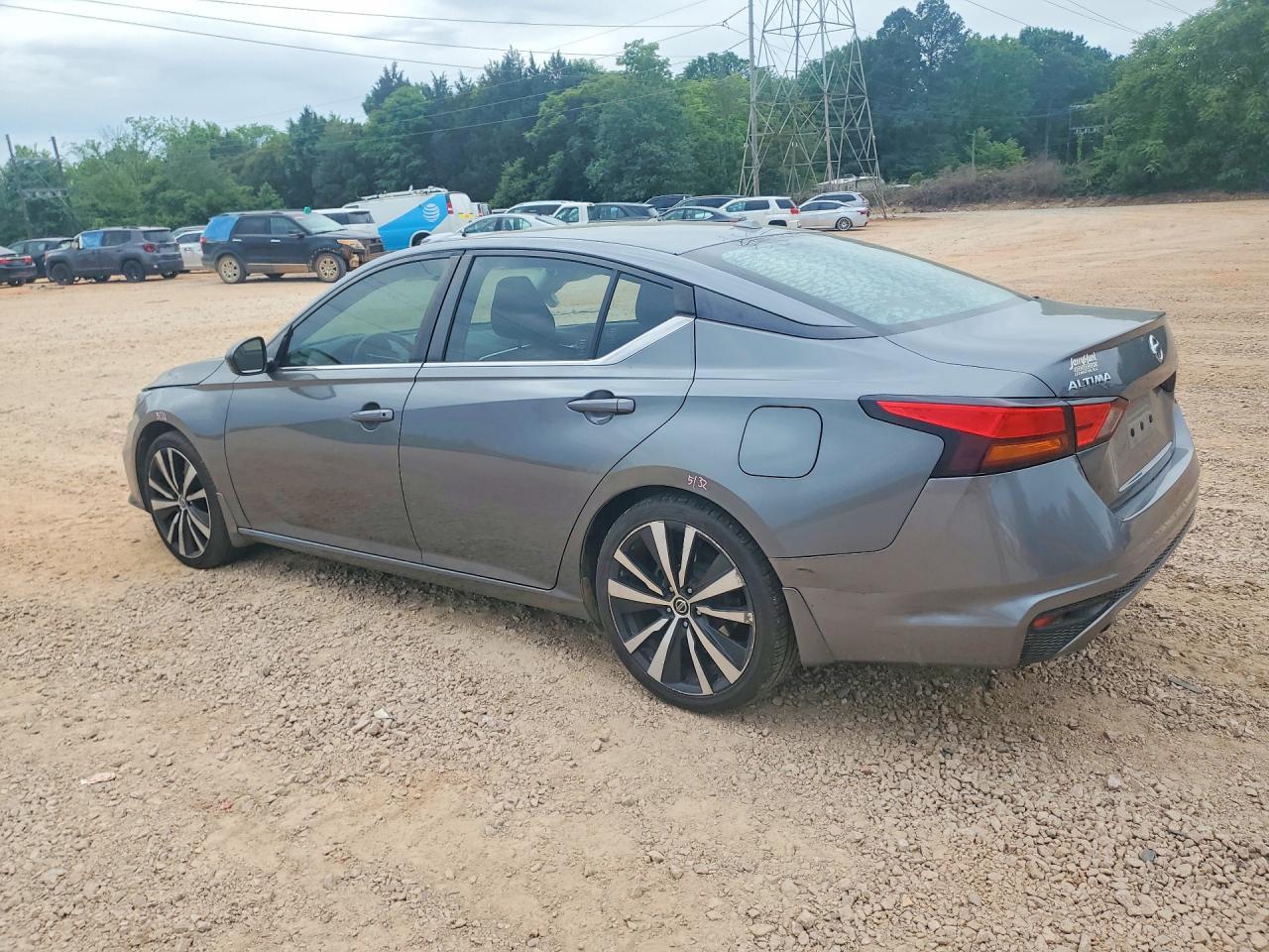 2019 Nissan Altima Sr - Фото 2