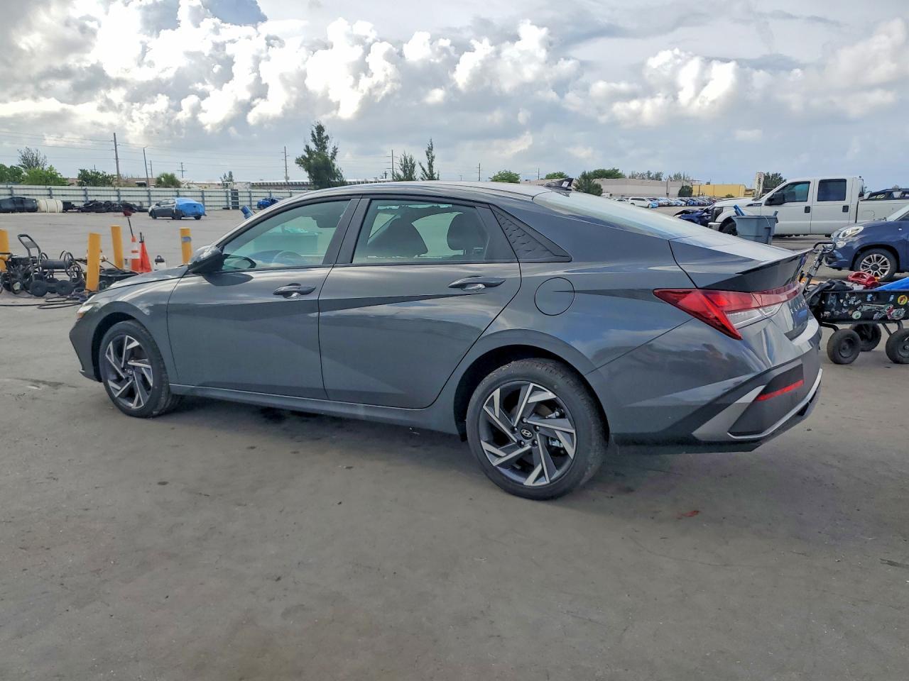 2025 Hyundai Elantra Hybrid Sel Sport - Фото 2