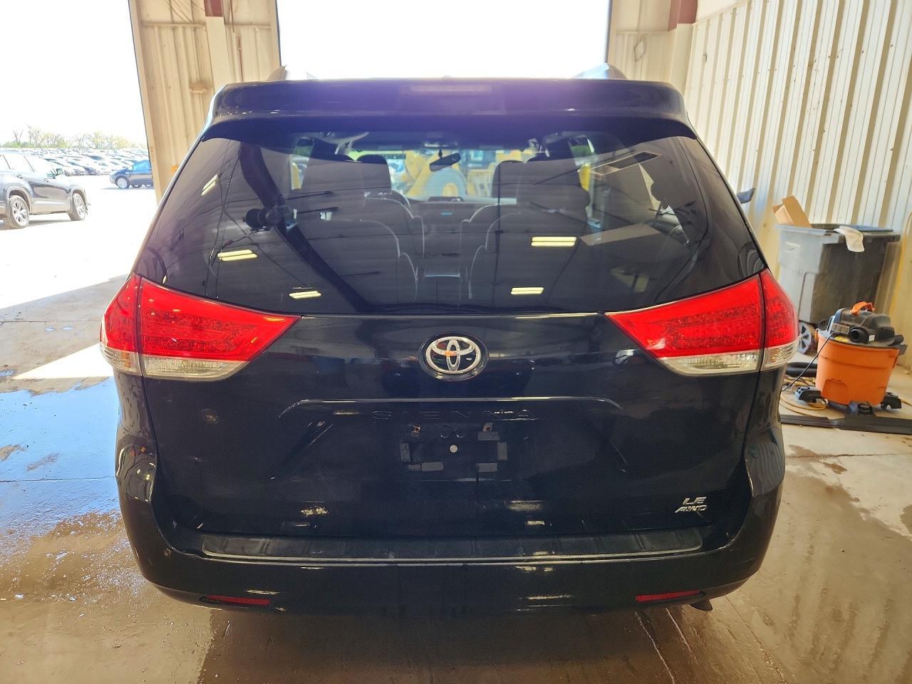 2013 Toyota Sienna Le - Image 6