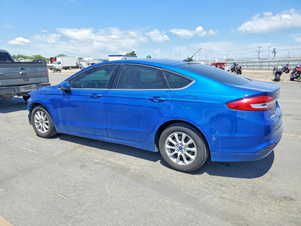 2017 Ford Fusion S - Фото 2