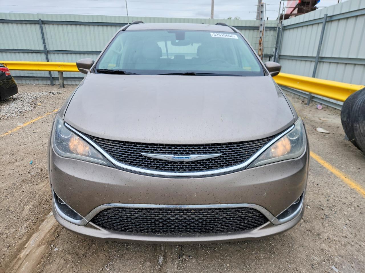 2017 Chrysler Pacifica Touring L - Фото 5